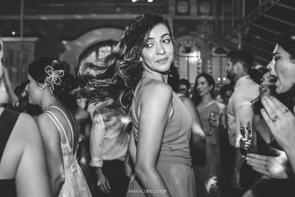 Casamento da Manu e do Bruno no Espaço 1 no Alto da Boavista no Rio de Janeiro, fotografado por Ana Kacurin