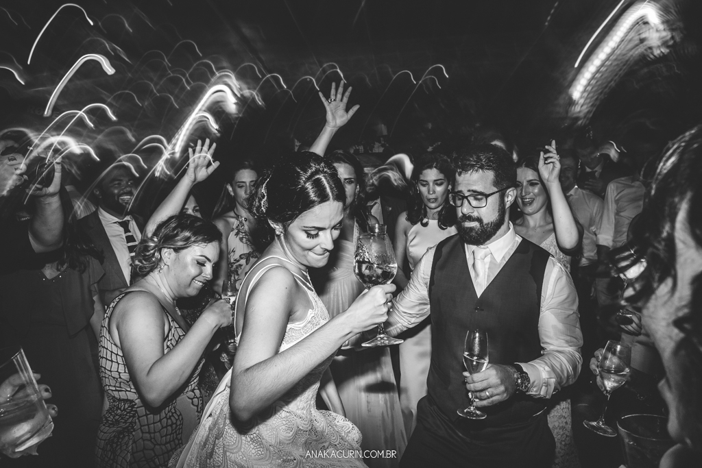 Casamento da Manu e do Bruno no Espaço 1 no Alto da Boavista no Rio de Janeiro, fotografado por Ana Kacurin
