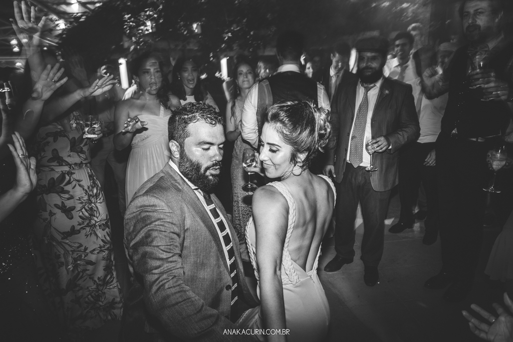 Casamento da Manu e do Bruno no Espaço 1 no Alto da Boavista no Rio de Janeiro, fotografado por Ana Kacurin