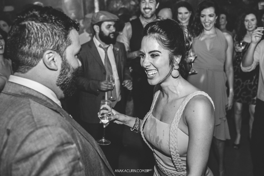 Casamento da Manu e do Bruno no Espaço 1 no Alto da Boavista no Rio de Janeiro, fotografado por Ana Kacurin