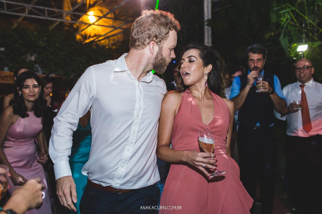 Casamento da Manu e do Bruno no Espaço 1 no Alto da Boavista no Rio de Janeiro, fotografado por Ana Kacurin