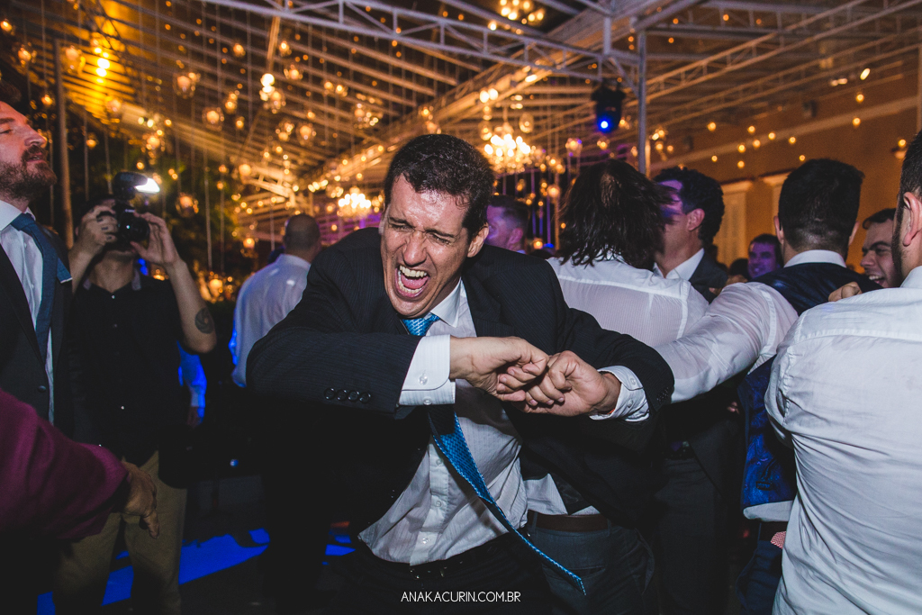 Casamento da Manu e do Bruno no Espaço 1 no Alto da Boavista no Rio de Janeiro, fotografado por Ana Kacurin