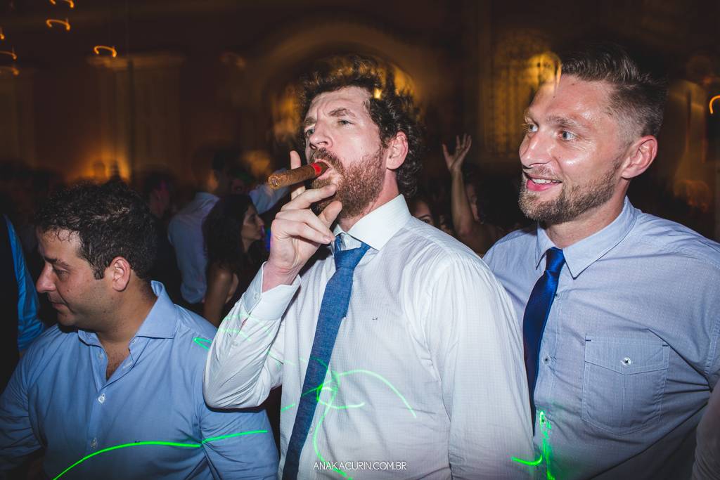 Casamento da Manu e do Bruno no Espaço 1 no Alto da Boavista no Rio de Janeiro, fotografado por Ana Kacurin