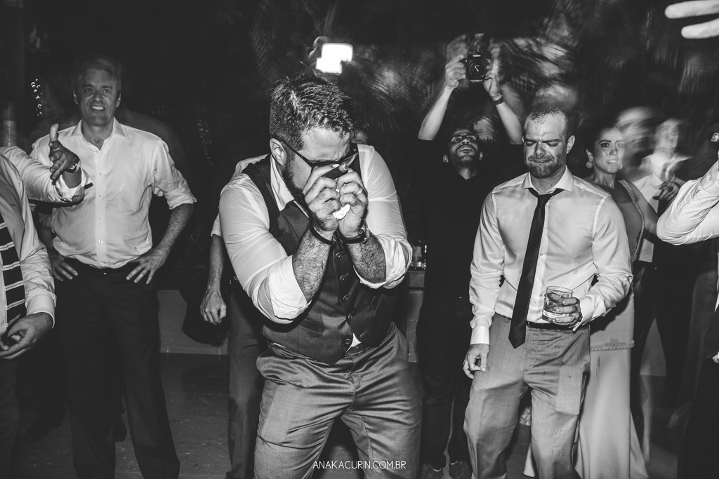 Casamento da Manu e do Bruno no Espaço 1 no Alto da Boavista no Rio de Janeiro, fotografado por Ana Kacurin