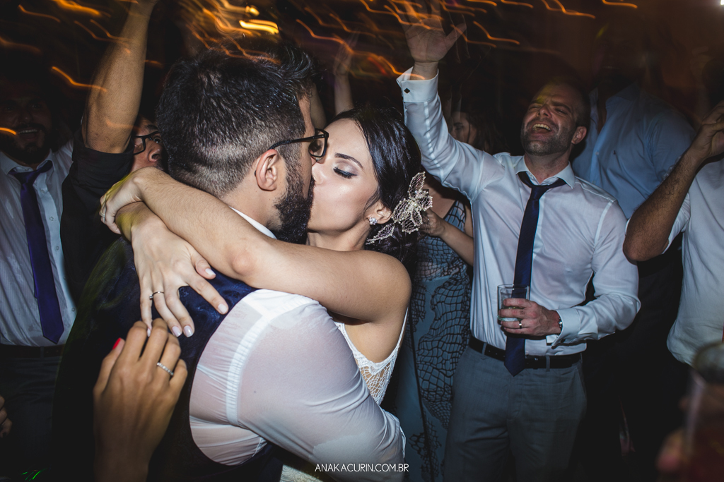 Casamento da Manu e do Bruno no Espaço 1 no Alto da Boavista no Rio de Janeiro, fotografado por Ana Kacurin
