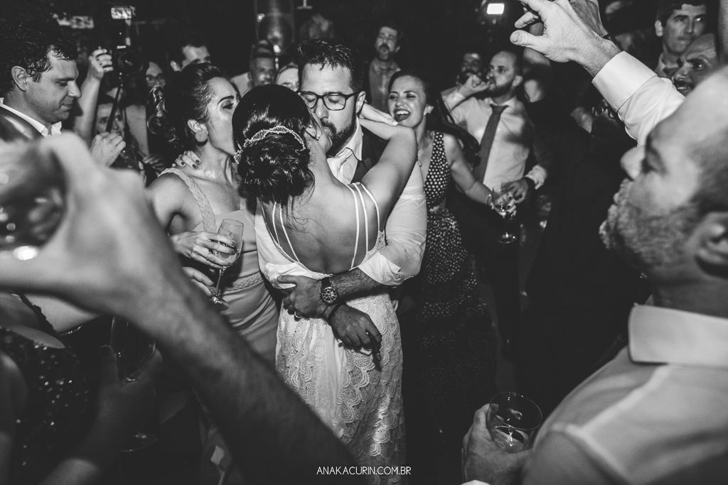 Casamento da Manu e do Bruno no Espaço 1 no Alto da Boavista no Rio de Janeiro, fotografado por Ana Kacurin