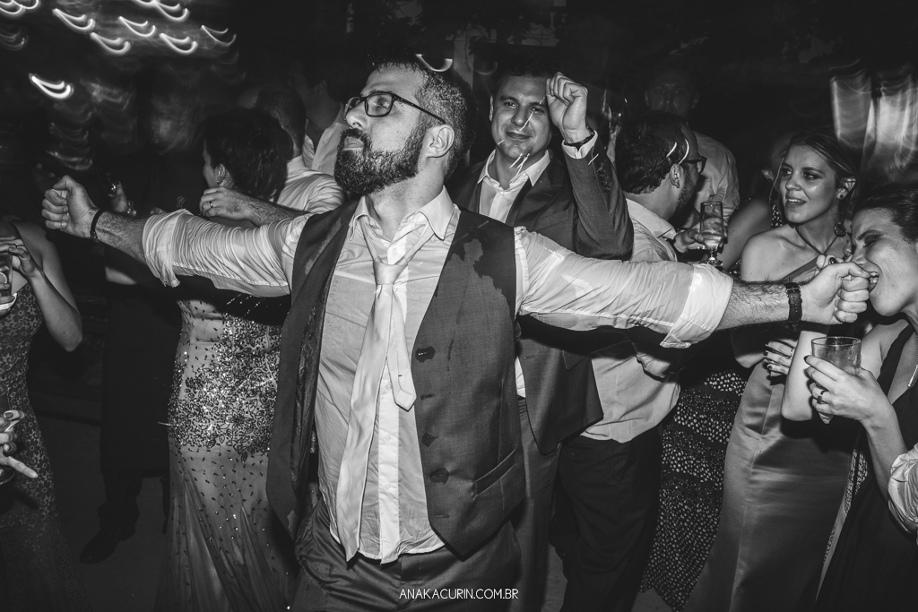 Casamento da Manu e do Bruno no Espaço 1 no Alto da Boavista no Rio de Janeiro, fotografado por Ana Kacurin