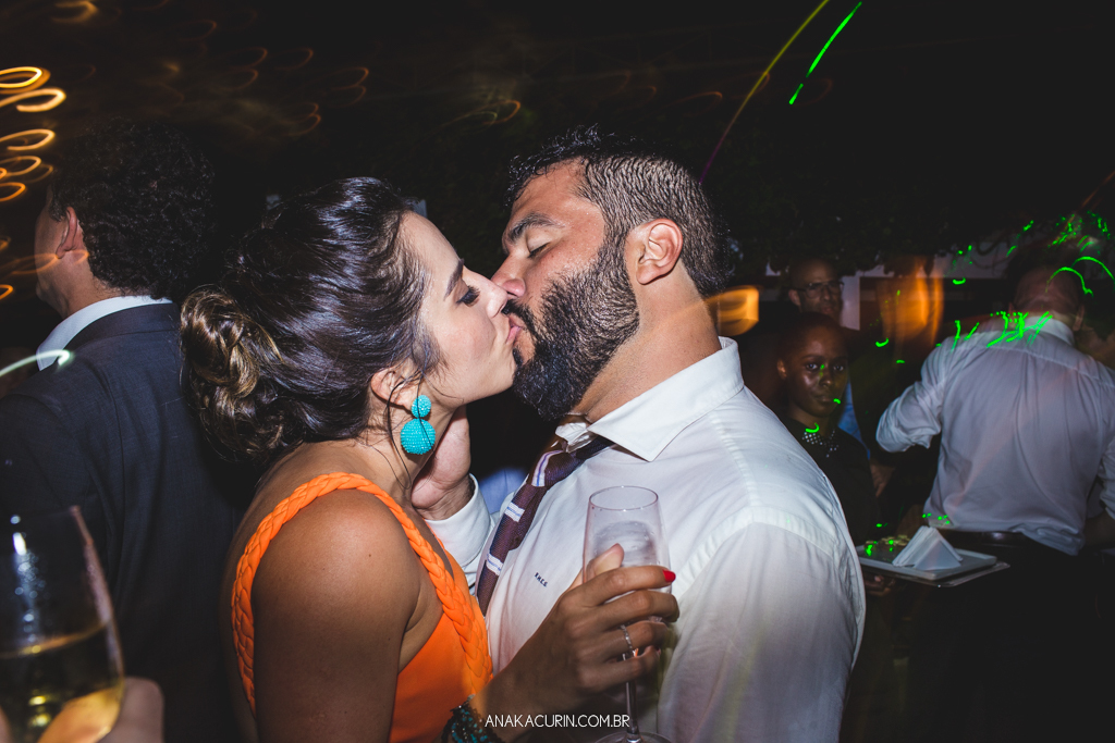Casamento da Manu e do Bruno no Espaço 1 no Alto da Boavista no Rio de Janeiro, fotografado por Ana Kacurin
