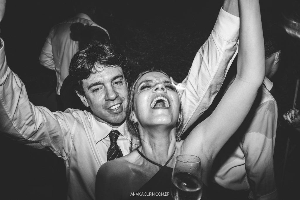 Casamento da Manu e do Bruno no Espaço 1 no Alto da Boavista no Rio de Janeiro, fotografado por Ana Kacurin