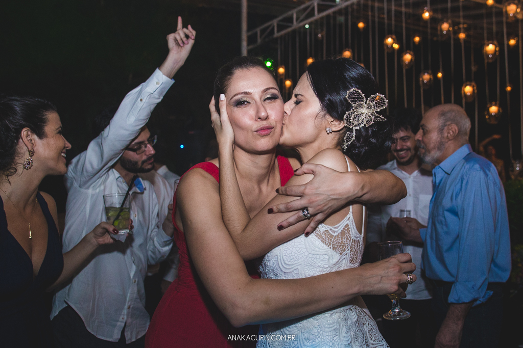 Casamento da Manu e do Bruno no Espaço 1 no Alto da Boavista no Rio de Janeiro, fotografado por Ana Kacurin