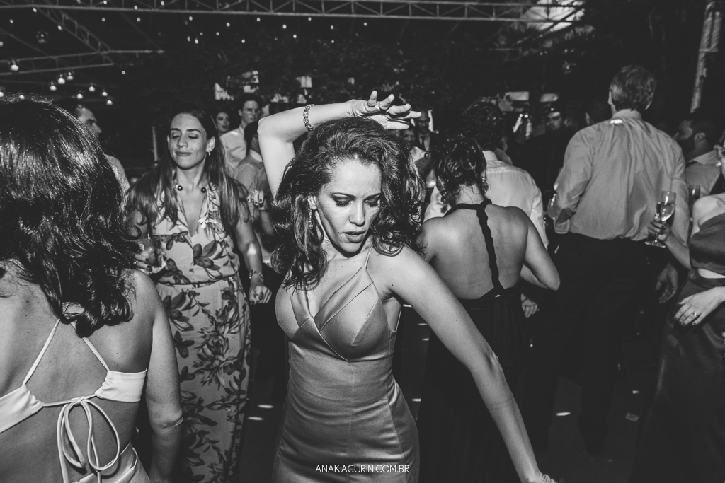 Casamento da Manu e do Bruno no Espaço 1 no Alto da Boavista no Rio de Janeiro, fotografado por Ana Kacurin