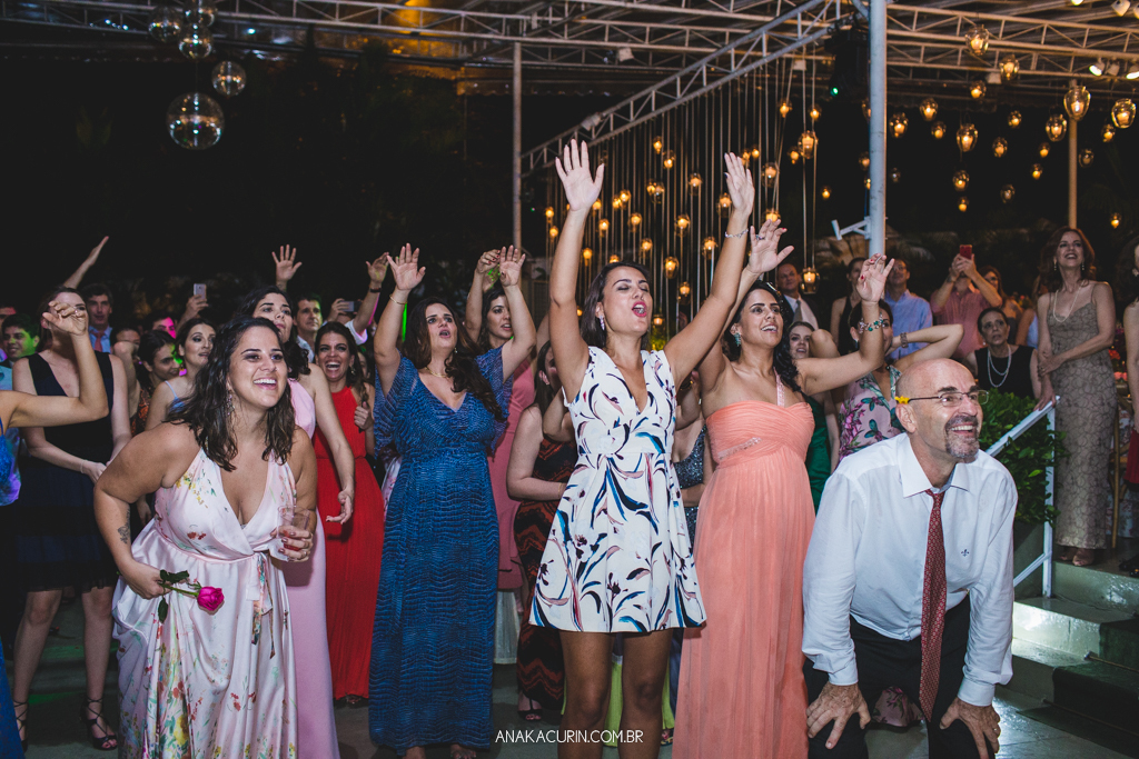 Casamento da Manu e do Bruno no Espaço 1 no Alto da Boavista no Rio de Janeiro, fotografado por Ana Kacurin