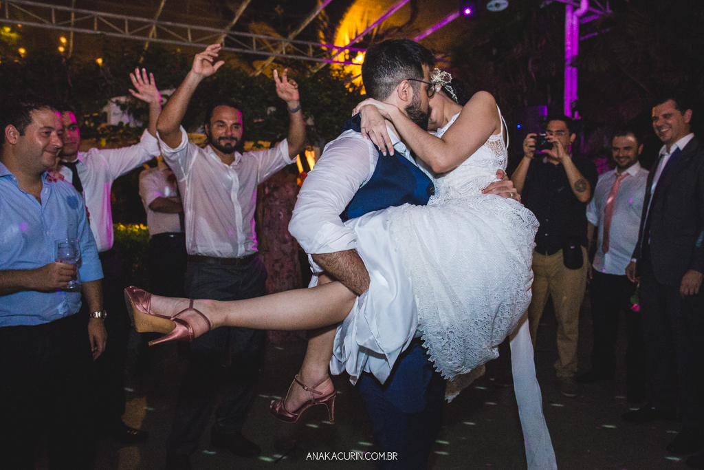 Casamento da Manu e do Bruno no Espaço 1 no Alto da Boavista no Rio de Janeiro, fotografado por Ana Kacurin