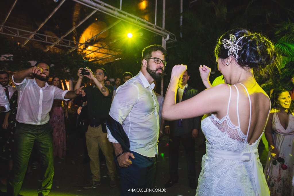 Casamento da Manu e do Bruno no Espaço 1 no Alto da Boavista no Rio de Janeiro, fotografado por Ana Kacurin