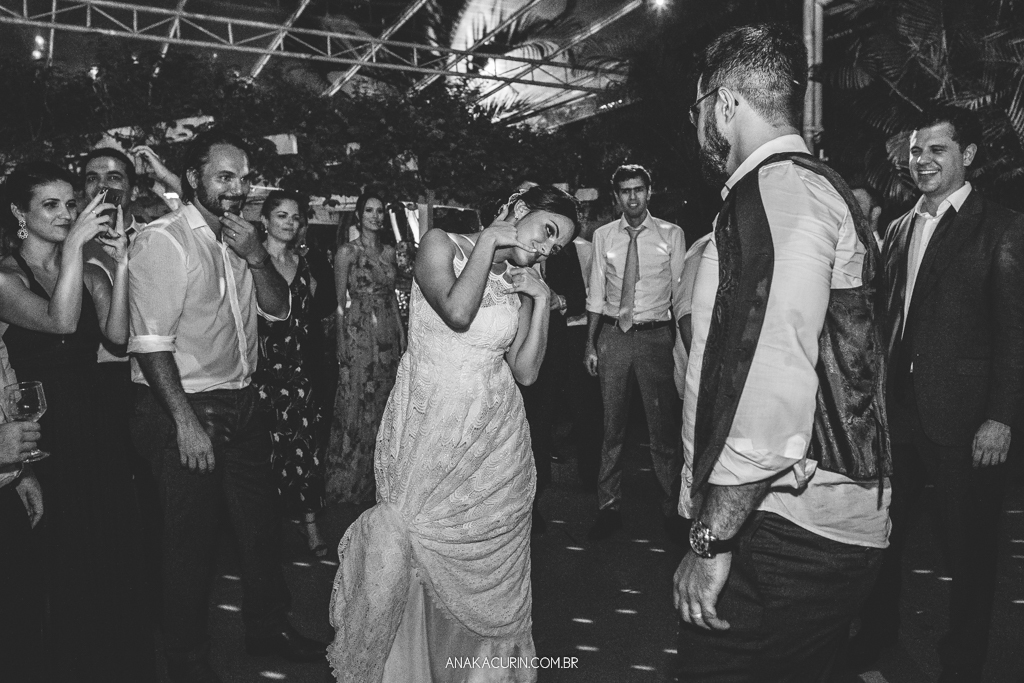 Casamento da Manu e do Bruno no Espaço 1 no Alto da Boavista no Rio de Janeiro, fotografado por Ana Kacurin