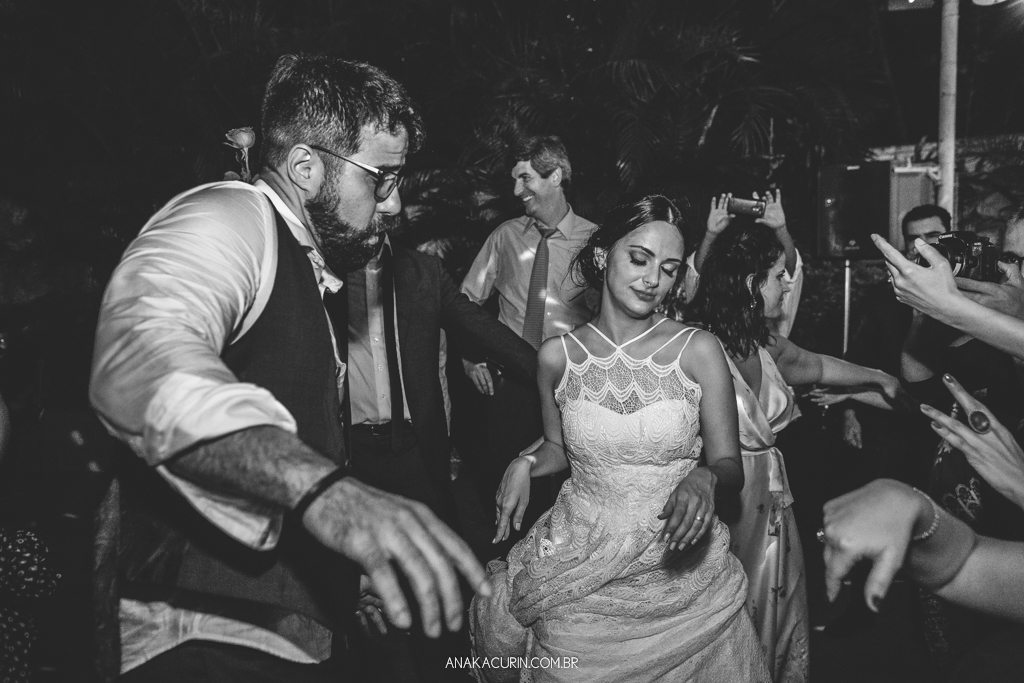 Casamento da Manu e do Bruno no Espaço 1 no Alto da Boavista no Rio de Janeiro, fotografado por Ana Kacurin