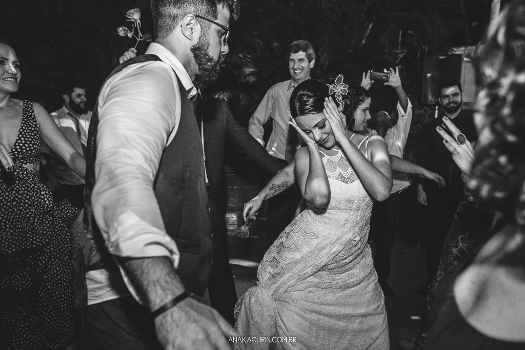 Casamento da Manu e do Bruno no Espaço 1 no Alto da Boavista no Rio de Janeiro, fotografado por Ana Kacurin