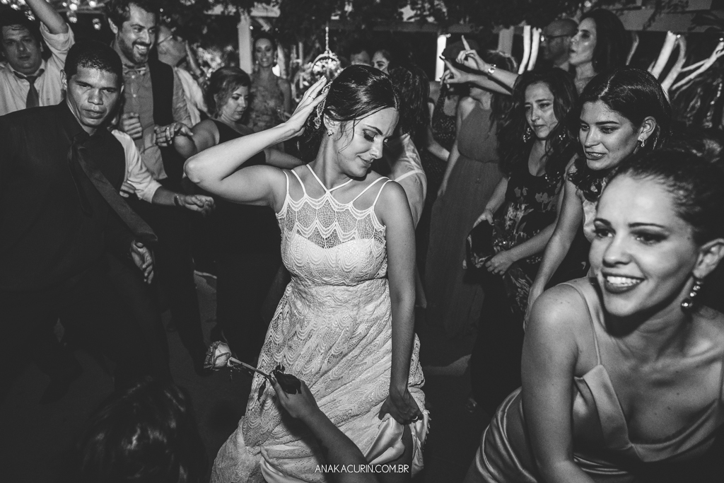 Casamento da Manu e do Bruno no Espaço 1 no Alto da Boavista no Rio de Janeiro, fotografado por Ana Kacurin