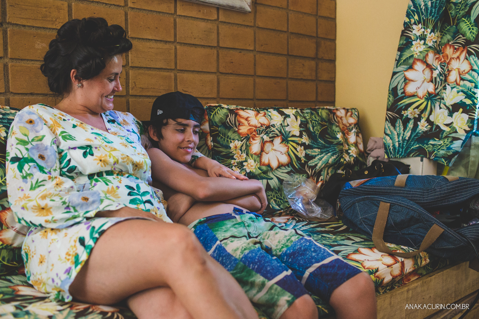 Casamento da noiva paula e do noivo Todd em Ubatuba - SP, na praia de Itamambuca, fotografado por Ana Kacurin.