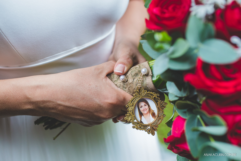 Casamento da noiva paula e do noivo Todd em Ubatuba - SP, na praia de Itamambuca, fotografado por Ana Kacurin.