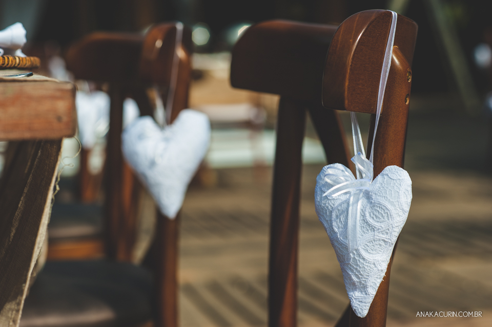 Casamento da noiva paula e do noivo Todd em Ubatuba - SP, na praia de Itamambuca, fotografado por Ana Kacurin.