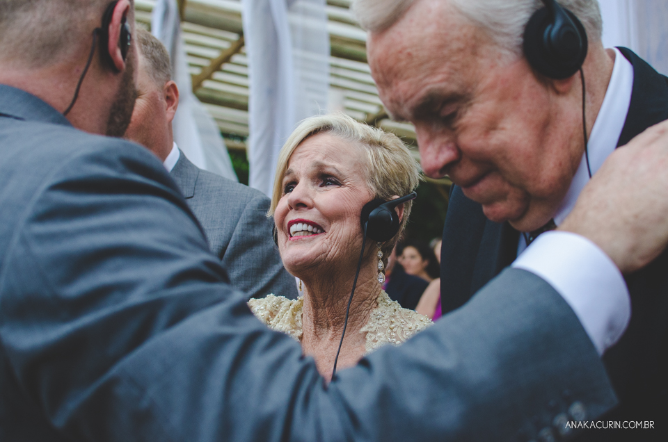 Casamento da noiva paula e do noivo Todd em Ubatuba - SP, na praia de Itamambuca, fotografado por Ana Kacurin.Casamento da noiva paula e do noivo Todd em Ubatuba - SP, na praia de Itamambuca, fotografado por Ana Kacurin.