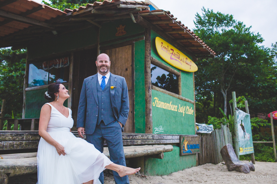 Casamento da noiva paula e do noivo Todd em Ubatuba - SP, na praia de Itamambuca, fotografado por Ana Kacurin.Casamento da noiva paula e do noivo Todd em Ubatuba - SP, na praia de Itamambuca, fotografado por Ana Kacurin.