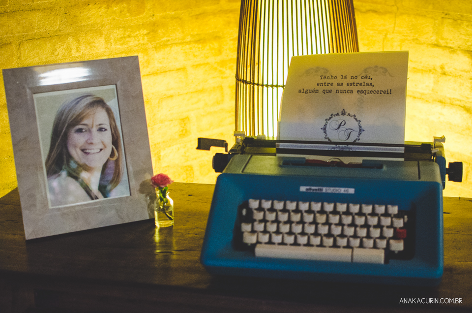 Casamento da noiva paula e do noivo Todd em Ubatuba - SP, na praia de Itamambuca, fotografado por Ana Kacurin.