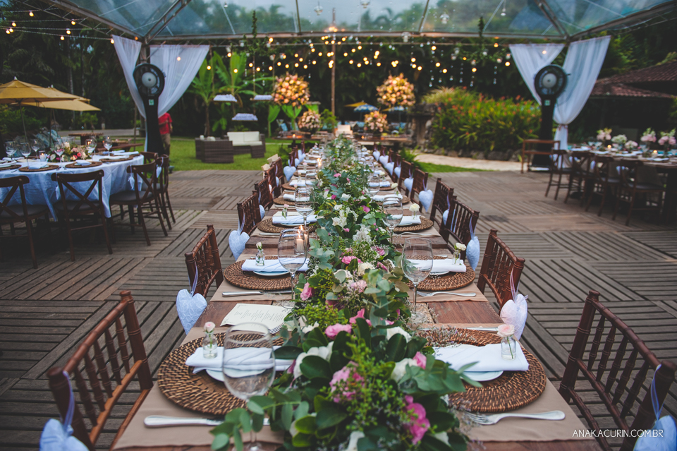 Casamento da noiva paula e do noivo Todd em Ubatuba - SP, na praia de Itamambuca, fotografado por Ana Kacurin.