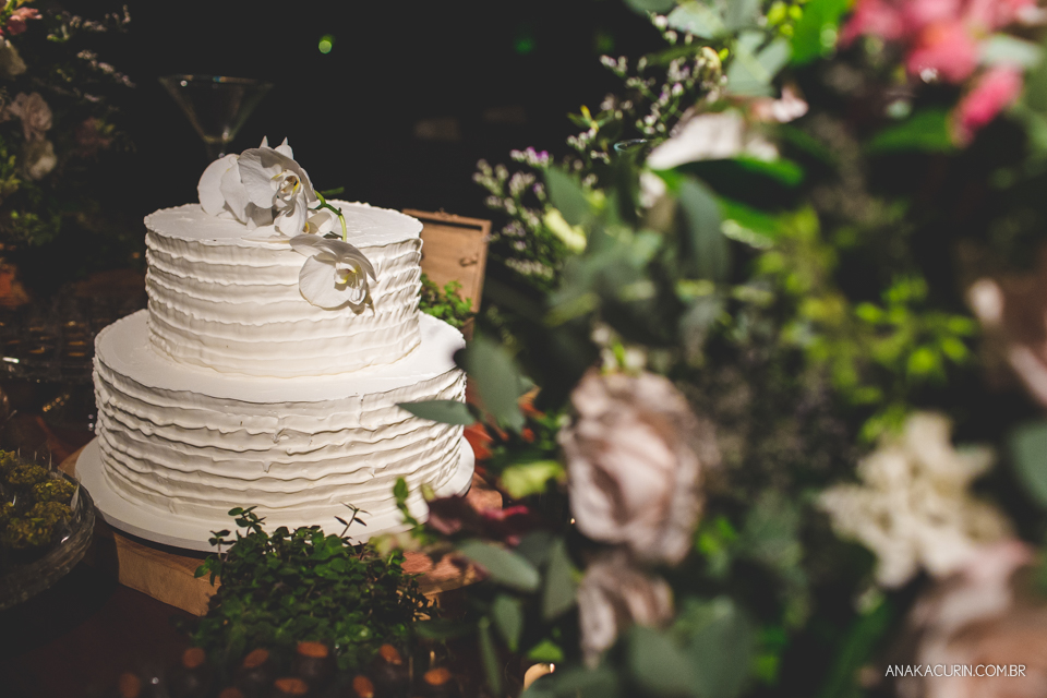 Casamento da noiva paula e do noivo Todd em Ubatuba - SP, na praia de Itamambuca, fotografado por Ana Kacurin.