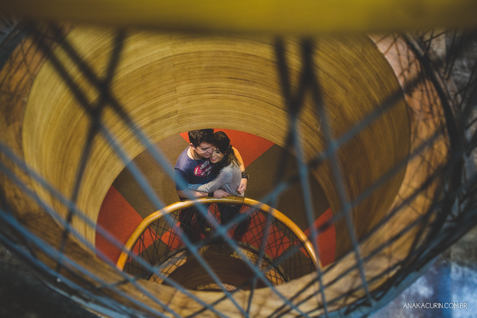 Ensaio de casal feito por Ana Kacurin na Livraria Cultura, no Rio de Janeiro, RJ