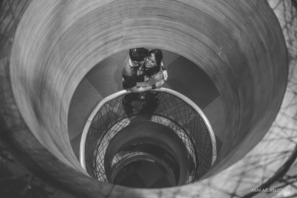 Ensaio de casal feito por Ana Kacurin na Livraria Cultura, no Rio de Janeiro, RJ
