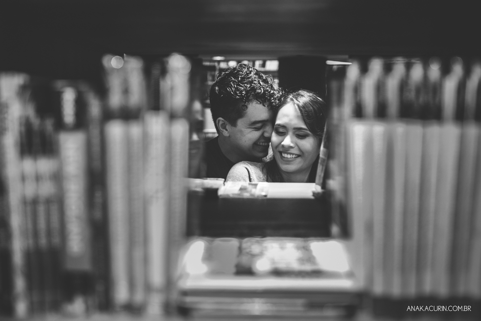 Ensaio de casal feito por Ana Kacurin na Livraria Cultura, no Rio de Janeiro, RJ