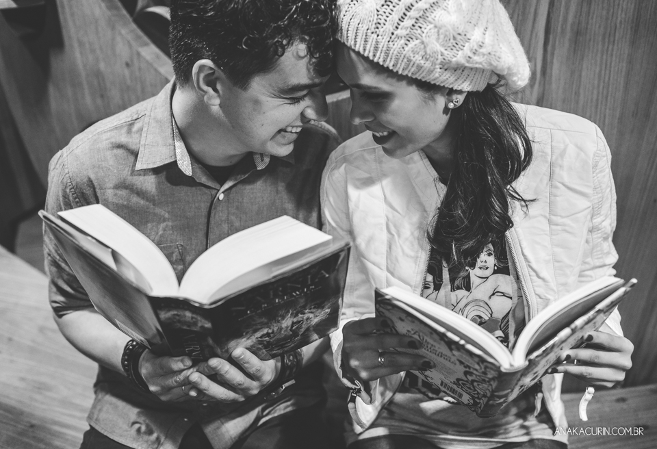 Ensaio de casal feito por Ana Kacurin na Livraria Cultura, no Rio de Janeiro, RJ