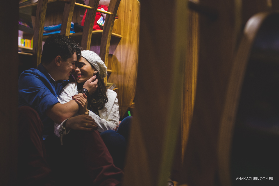 Ensaio de casal feito por Ana Kacurin na Livraria Cultura, no Rio de Janeiro, RJ