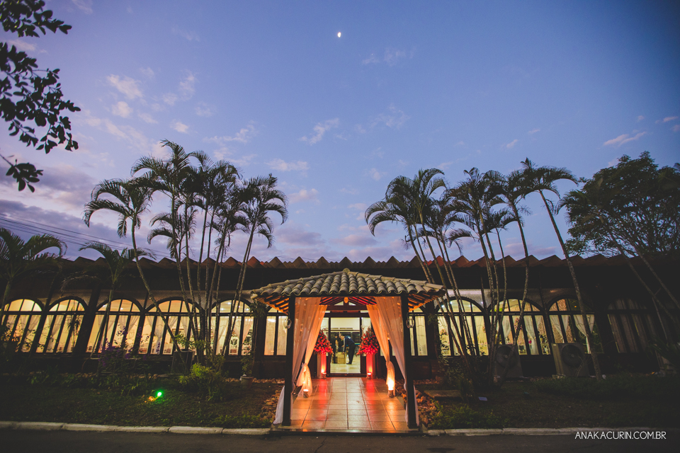 Casamento da noiva Érika e do noivo Leonardo, na Vila Militar de São Pedro da Aldeia. Fotografia por Ana Kacurin. Filmagem por Kim Derick Filmes.