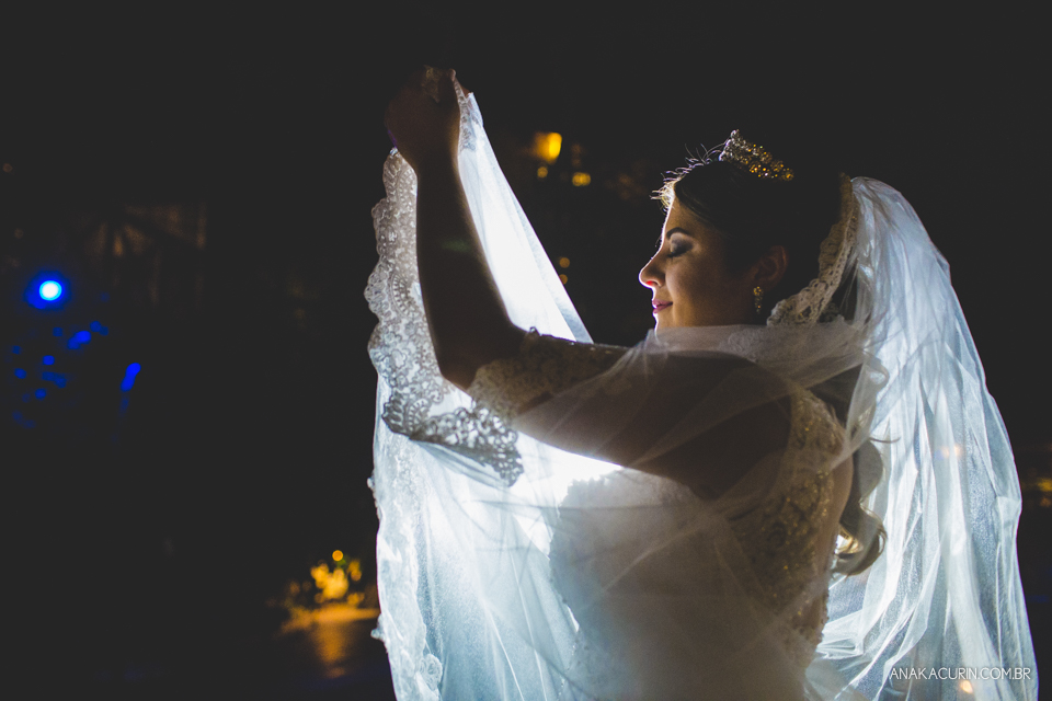 Casamento da noiva Érika e do noivo Leonardo, na Vila Militar de São Pedro da Aldeia. Fotografia por Ana Kacurin. Filmagem por Kim Derick Filmes.