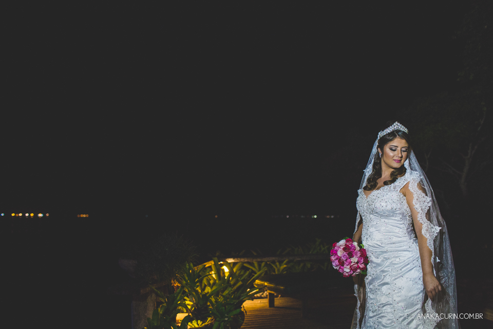 Casamento da noiva Érika e do noivo Leonardo, na Vila Militar de São Pedro da Aldeia. Fotografia por Ana Kacurin. Filmagem por Kim Derick Filmes.