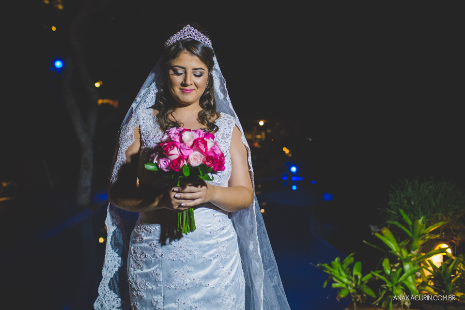 Casamento da noiva Érika e do noivo Leonardo, na Vila Militar de São Pedro da Aldeia. Fotografia por Ana Kacurin. Filmagem por Kim Derick Filmes.