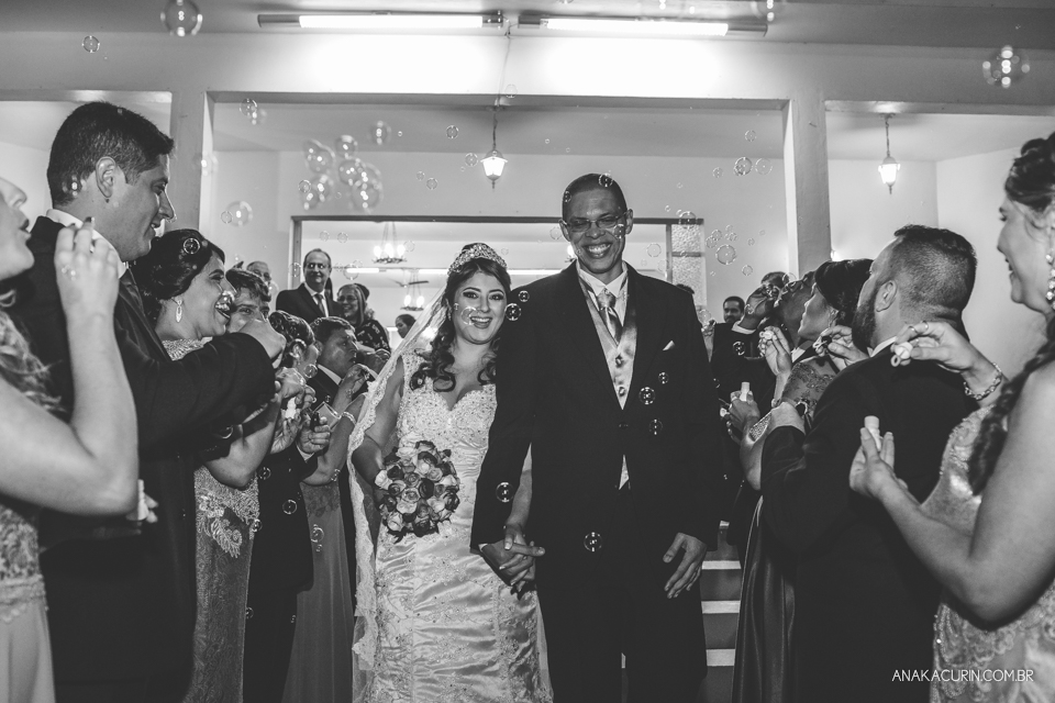 Casamento da noiva Érika e do noivo Leonardo, na Vila Militar de São Pedro da Aldeia. Fotografia por Ana Kacurin. Filmagem por Kim Derick Filmes.