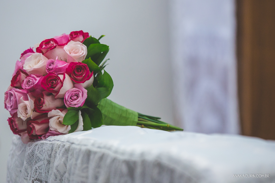 Casamento da noiva Érika e do noivo Leonardo, na Vila Militar de São Pedro da Aldeia. Fotografia por Ana Kacurin. Filmagem por Kim Derick Filmes.