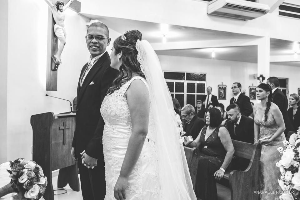 Casamento da noiva Érika e do noivo Leonardo, na Vila Militar de São Pedro da Aldeia. Fotografia por Ana Kacurin. Filmagem por Kim Derick Filmes.