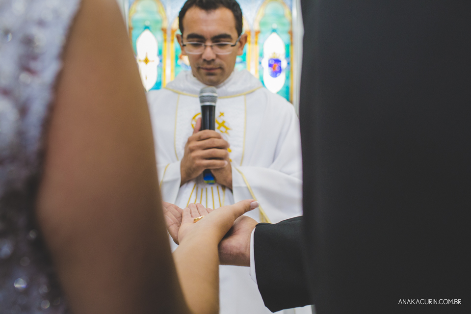 Casamento da noiva Érika e do noivo Leonardo, na Vila Militar de São Pedro da Aldeia. Fotografia por Ana Kacurin. Filmagem por Kim Derick Filmes.