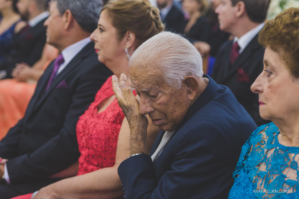 Casamento da noiva Érika e do noivo Leonardo, na Vila Militar de São Pedro da Aldeia. Fotografia por Ana Kacurin. Filmagem por Kim Derick Filmes.