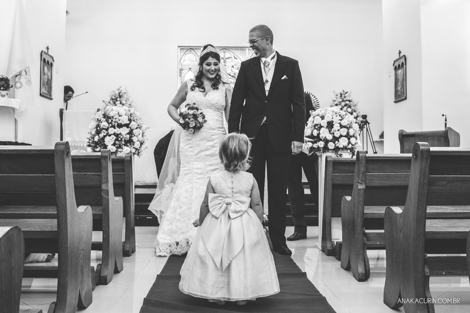 Casamento da noiva Érika e do noivo Leonardo, na Vila Militar de São Pedro da Aldeia. Fotografia por Ana Kacurin. Filmagem por Kim Derick Filmes.