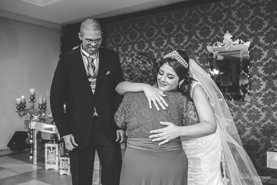 Casamento da noiva Érika e do noivo Leonardo, na Vila Militar de São Pedro da Aldeia. Fotografia por Ana Kacurin. Filmagem por Kim Derick Filmes.