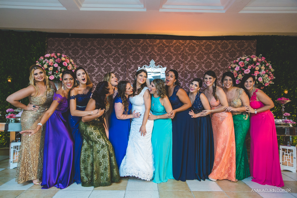 Casamento da noiva Érika e do noivo Leonardo, na Vila Militar de São Pedro da Aldeia. Fotografia por Ana Kacurin. Filmagem por Kim Derick Filmes.