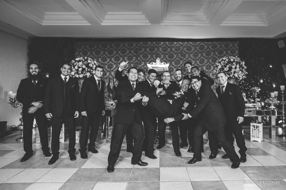 Casamento da noiva Érika e do noivo Leonardo, na Vila Militar de São Pedro da Aldeia. Fotografia por Ana Kacurin. Filmagem por Kim Derick Filmes.