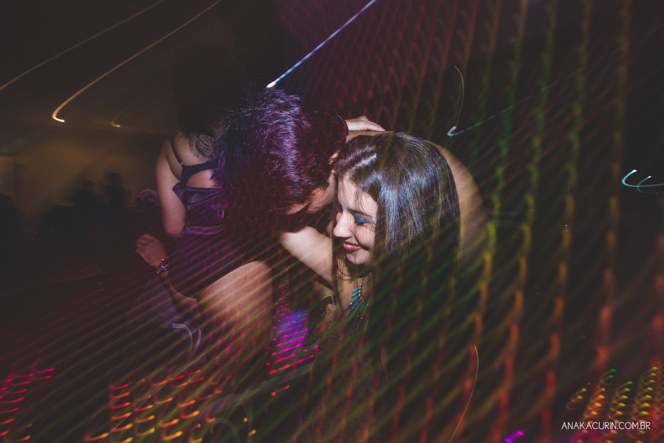 Casamento da noiva Érika e do noivo Leonardo, na Vila Militar de São Pedro da Aldeia. Fotografia por Ana Kacurin. Filmagem por Kim Derick Filmes.