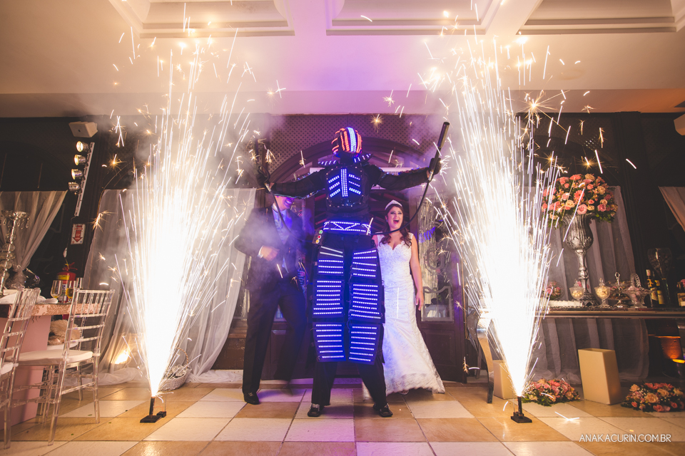 Casamento da noiva Érika e do noivo Leonardo, na Vila Militar de São Pedro da Aldeia. Fotografia por Ana Kacurin. Filmagem por Kim Derick Filmes.